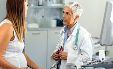 Femrat para shtatzënisë do të duhej ta kontrollonin kolesterinën – këshillojnë ekspertët