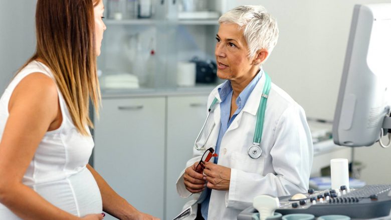 Femrat para shtatzënisë do të duhej ta kontrollonin kolesterinën – këshillojnë ekspertët