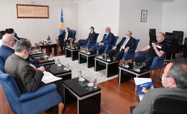 Hoti: Qeveria e Kosovës e vendosur t’u qëndrojë pranë bizneseve të vendit me ulje taksash, subvencione e grante