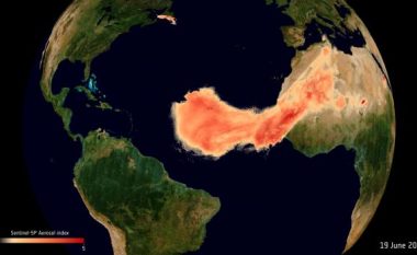 Sateliti tregon ‘përbindëshin’ me rërë dhe pluhur mbi oqeanin Atlantik dhe vazhdon drejt SHBA-së