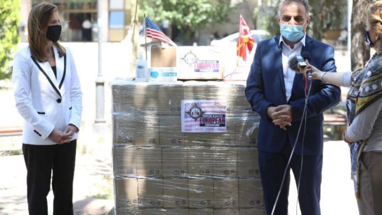 Ambasada SHBA-së jep donacione mbrojtëse për organizimin e zgjedhjeve në Maqedoni