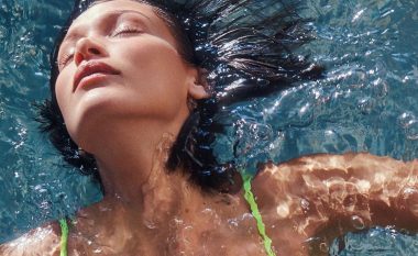 Bella Hadid realizon fotosesion të ri për koleksionin ‘Calvin Klein Swim‘