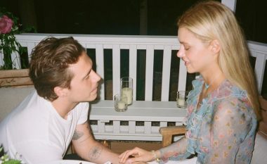 Brooklyn Beckham publikon imazhe derisa i propozonte martesë Nicolas