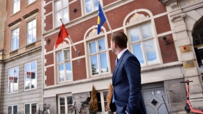 Cakaj në Kopenhagen: Flamujt e Shqipërisë dhe Kosovës valëviten pranë njeri-tjetrit