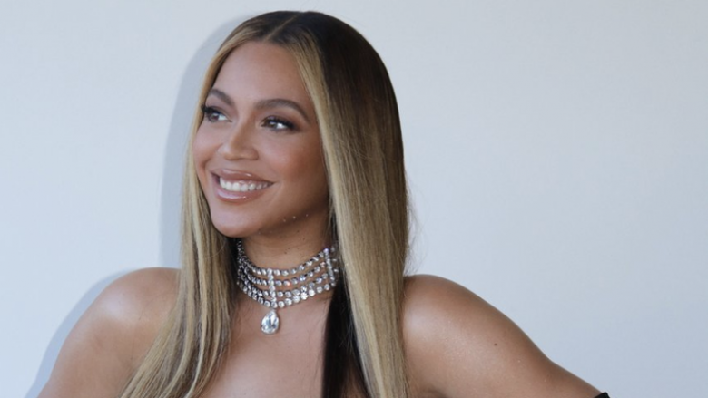 Beyonce zbulon veshjen e saj të plotë në BET Awards