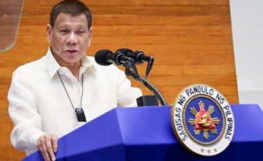 Rodrigo Duterte: ‘Unë nuk bëj shaka – pastroni maskat me benzinë’