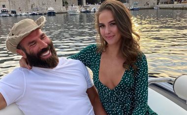 I famshmi Dan Bilzerian ka qëndruar në Durrës me jahtin e tij të mbushur me femra atraktive