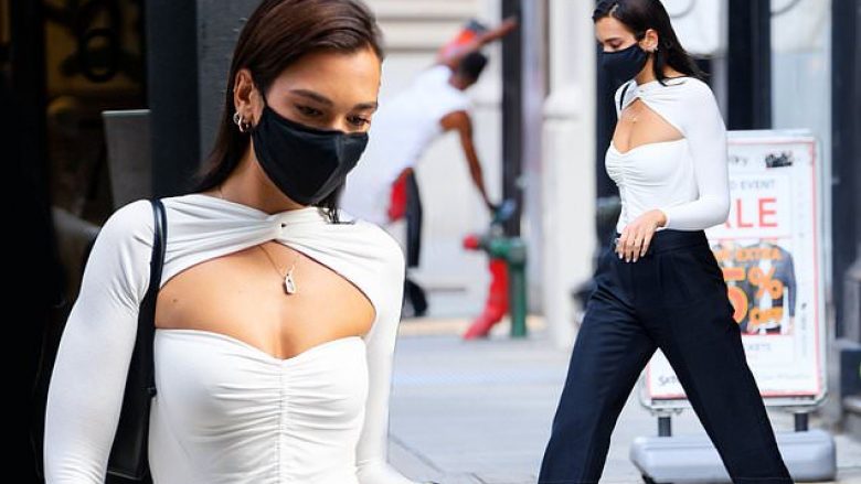 Dua Lipa rikthehet sërish në brune, duket elegante dhe shik rrugëve të New Yorkut