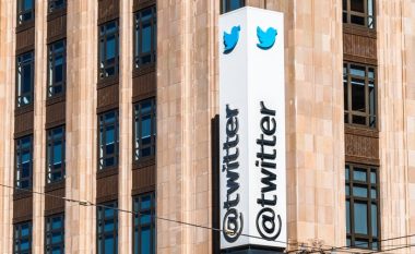 Twitter sheh rënie të vlerës prej 1.3 miliardë dollarë – pas hakimit të dhjetëra llogarive të profilit të lartë