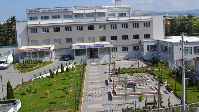 Drejtori i spitalit të Vushtrrisë: Ka filluar transferimi i pacientëve me COVID-19 nga spitali i Mitrovicës