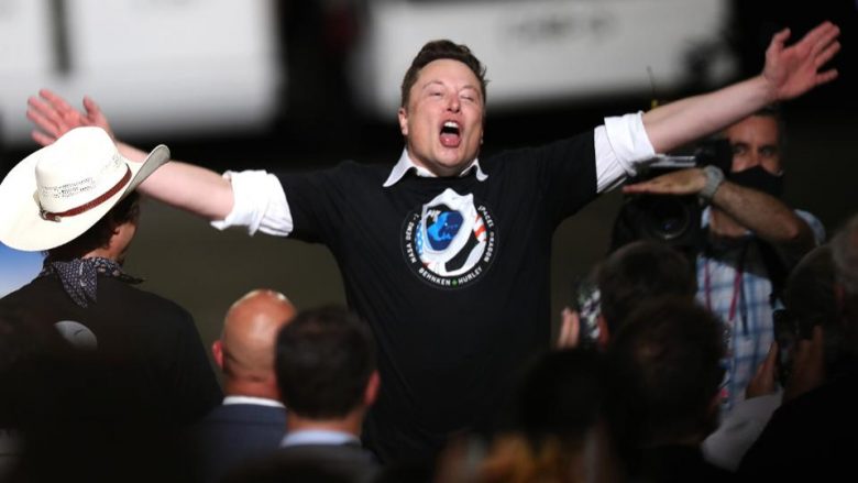 Elon Musk tani është personi i pestë më i pasur në botë