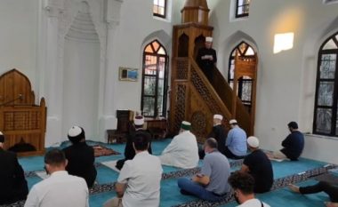 Besimtarët myslimanë në Shqipëri festojnë Kurban Bajramin