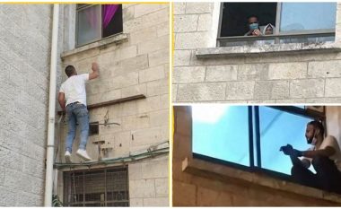 Pasi që të prekurit me COVID-19 izoloheshin, palestinezi ngjitet në dritaren e dhomës së spitalit për t’i dhënë lamtumirën e fundit të ëmës