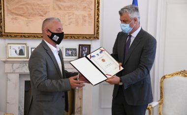 ​Thaçi ndan Medaljen Presidenciale “Shën Tereza” për humanistin Halil Kastrati