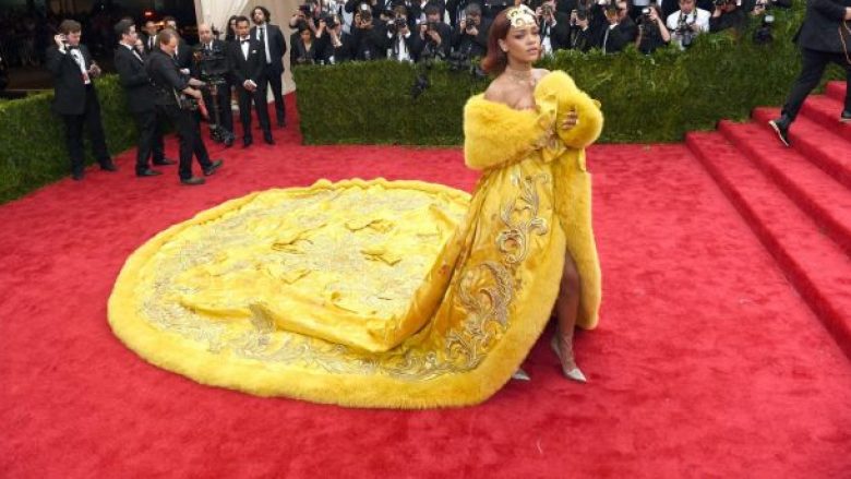 Rihanna është ndjerë si klloun në fustanin ikonik të veshur në Met Gala 2015