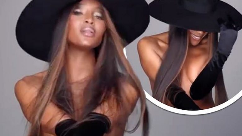 Në moshën 50 vjeçare, Naomi Campbell mahnit me linjat trupore dhe shfaqet nudo në reklamën e re