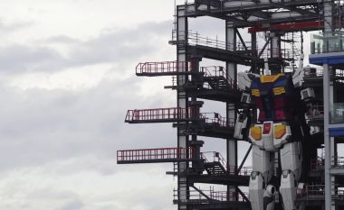 Japonezët ndërtojnë një robot gjigant, peshon 25 tonë dhe është 18 metra i lartë