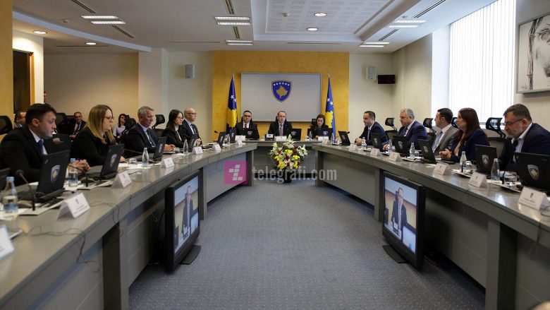 Mospajtime brenda koalicionit për dialogun me Serbinë, Qeveria Hoti: Kemi koordinim të duhur dhe besim