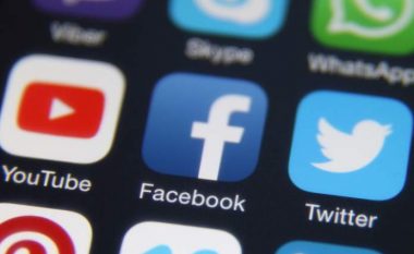 Facebook, Twitter dhe Youtube fshijnë videon “e mjekëve që bënë pretendime të rreme rreth coronavirusit” – pasi ajo u pa miliona herë