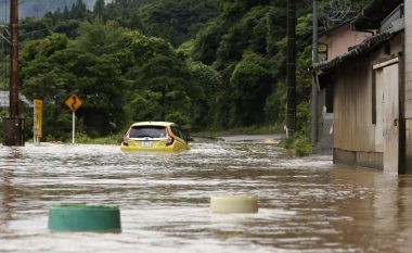 Japoni, 63 të vdekur nga përmbytjet dhe rrëshqitjet e tokës