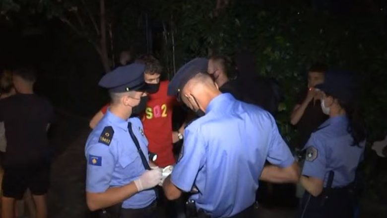 Policia e Kosovës në aksion, ndalon qytetarët që qarkullojnë në sheshet e Prishtinës