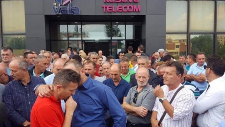 Sindikata e Telekomit proteston para Qeverisë së Kosovës