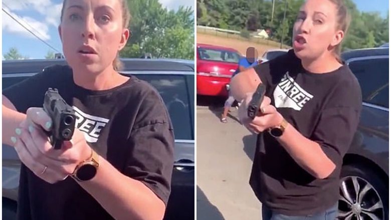 Ia drejton revolen gruas me ngjyrë dhe vajzës së saj 15-vjeçe, pamjet bëhen virale