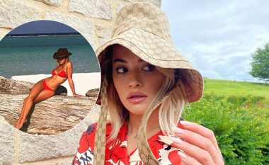 Rita Ora publikon pozë atraktive me bikini, teksa ndjen nostalgji për kohën e plazhit