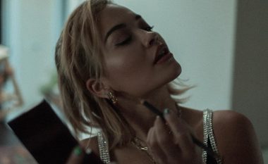 Rita Ora i bashkohet sfidës ‘Gratë mbështesin gratë’ në rrjete sociale