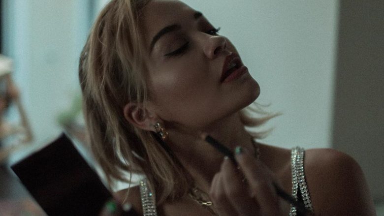 Rita Ora i bashkohet sfidës ‘Gratë mbështesin gratë’ në rrjete sociale