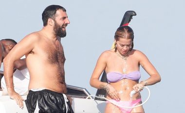Rita Ora shijon pushimet në Ibiza me të dashurin e ri, Romain Gavras
