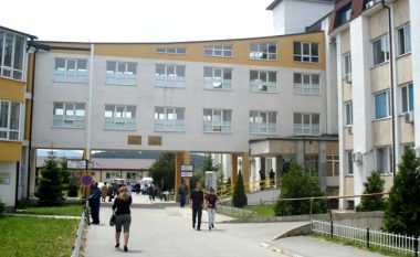 Në Spitalin e Gjakovës po trajtohen 26 pacientë me COVID-19, edhe 30 të hospitalizuar presin rezultatet