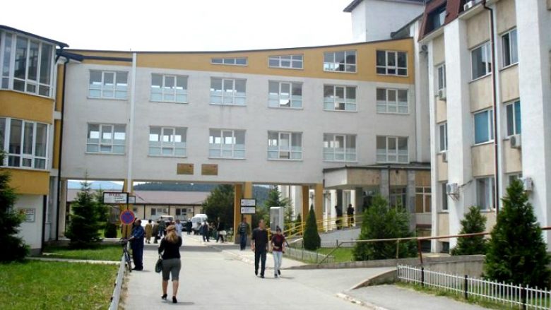 Në Spitalin e Gjakovës po trajtohen 26 pacientë me COVID-19, edhe 30 të hospitalizuar presin rezultatet