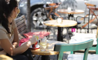 Shqiptarët shpenzojnë 385 milionë euro në vit në kafene, restorante e hotele
