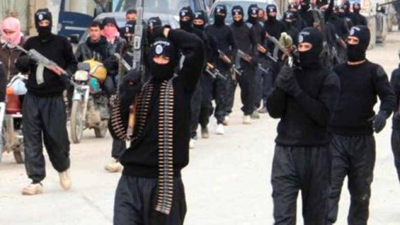 ISIS po shfrytëzon krizën e coronavirusit për t’u riorganizuar: Rreth 10 mijë luftëtarë dhe buxhet prej 100 milionë dollarë për armatim