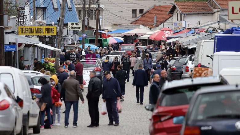 Mbi 1,300 raste aktive me COVID-19 në Prishtinë, shumica e punëtorëve shëndetësor janë shëruar