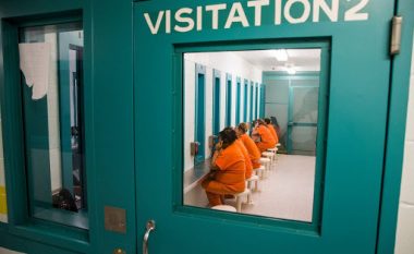 Më shumë se 500 të burgosura rezultojnë pozitiv me COVID-19 në Teksas