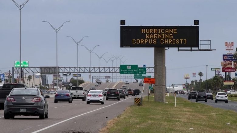 Teksasi jugor do të goditet nga uragani: Autoritetet bëjnë evakuimin e banorëve