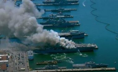 Anija e Marinës amerikane në San Diego përfshihet nga zjarri, rreth 18 persona u lënduan si pasojë e këtij shpërthimi