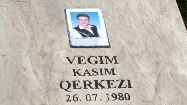 ​“Varri i kosovarit”, si e gjetën dhe u përkujdesën për trupin e pajetë të martirit Vegim Qerkezi