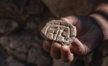 Zbulohet një vulë antike e periudhës persiane
