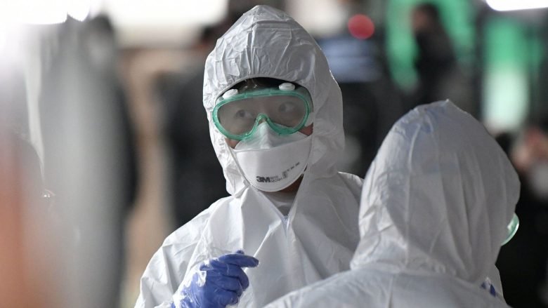 Shumë vende përgatiten për “masa të ashpra”, mes paralajmërimeve të një shpërthimi të rasteve me coronavirus në botë