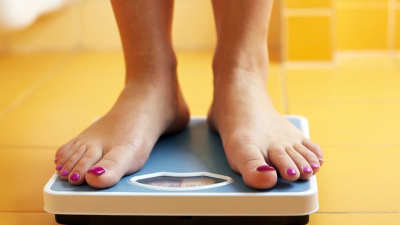 Tre gabime të zakonshme që ju ndoshta bëni kur peshoni veten