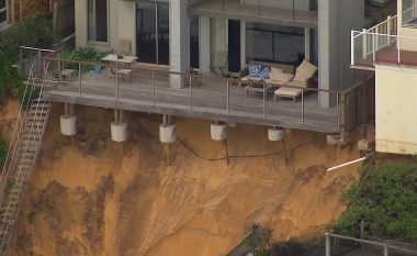 Erozioni i plazhit në Australi i lë shtëpitë ‘të varura’ – banorët të frikësuar se shtëpitë mund të ‘rrëshqasin’ drejt në oqean