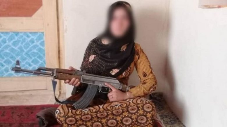 Ia vranë prindërit, adoleshentja afgane merr hakun – merr kallashnikovin, vret dy talebanë dhe plagos disa të tjerë