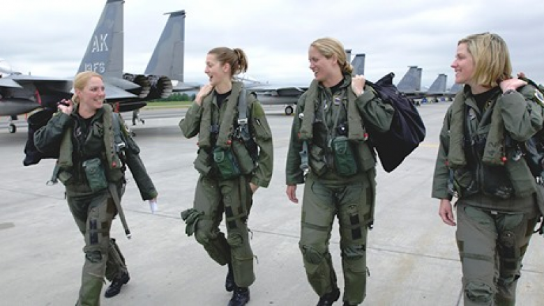 Forcat ajrore kërkojnë ide për lehtësimin e urinimit në mision për femrat pilote