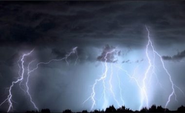​Shkencëtarët: Atmosfera po bëhet më e elektrizuar, gjithnjë ka më shumë stuhi dhe rrufe