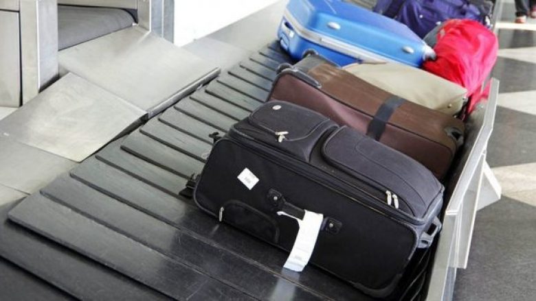 Shokuese, paketon burrin e vdekur në valixhe, ndalohet gruaja në aeroportin e Mynihut