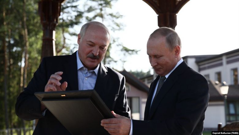Lukashenko i kërkon ndihmë Putinit