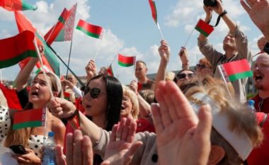 Protestat e opozitës në Bjellorusi lënë në "hije" mitingun e Lukashenkos